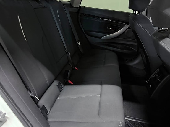 BMW 320d 11 of 25