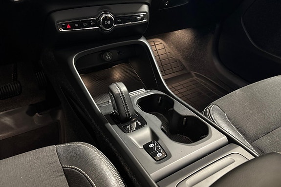 Volvo XC40 13 of 25