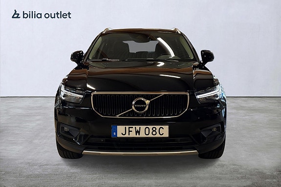 Volvo XC40 4 of 25
