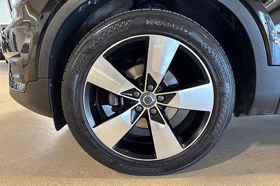 Volvo XC40 10 of 25