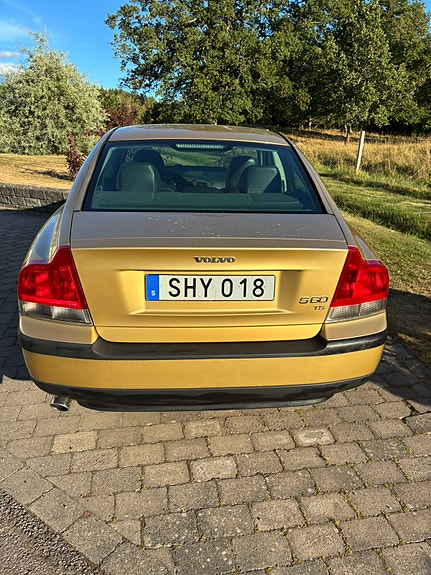 Volvo S60 2 of 6