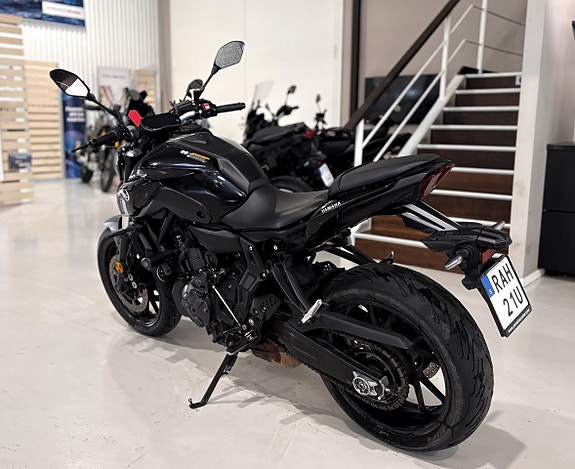 Yamaha MT-07 4 of 5