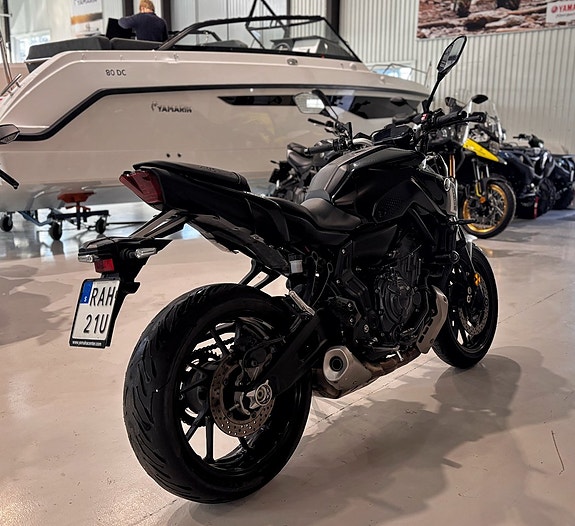Yamaha MT-07 2 of 5