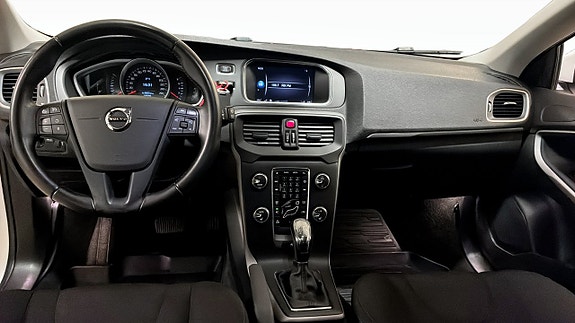 Volvo V40 10 of 12