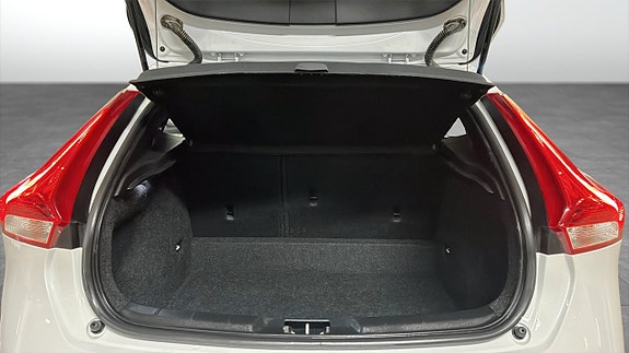 Volvo V40 12 of 12