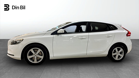 Volvo V40 2 of 12