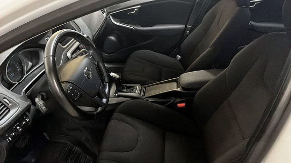 Volvo V40 8 of 12