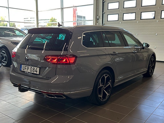 Volkswagen Passat 7 of 30