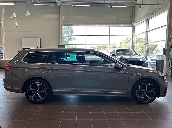 Volkswagen Passat 8 of 30