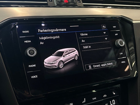 Volkswagen Passat 21 of 30