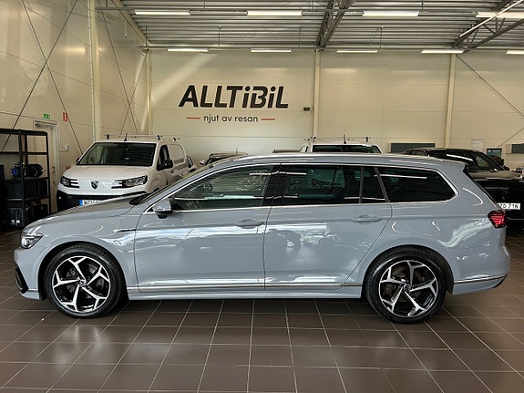 Volkswagen Passat 4 of 30