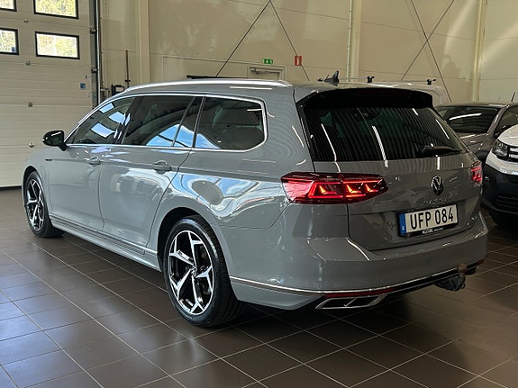 Volkswagen Passat 5 of 30