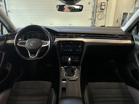 Volkswagen Passat 17 of 30