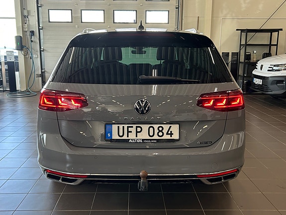 Volkswagen Passat 6 of 30