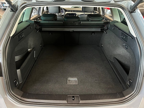 Volkswagen Passat 11 of 30