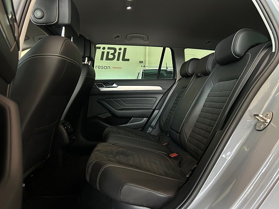 Volkswagen Passat 16 of 30