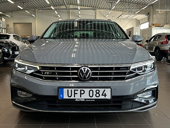 Volkswagen Passat 10 of 30