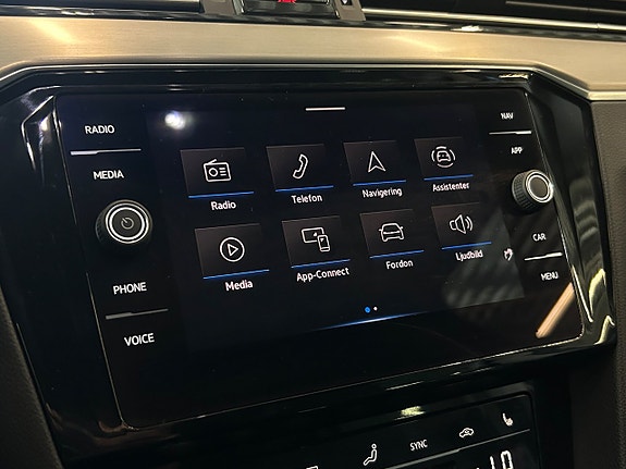 Volkswagen Passat 23 of 30