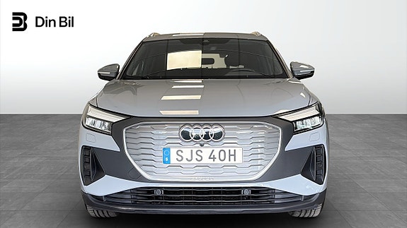 Audi Q4 e-tron 4 of 12
