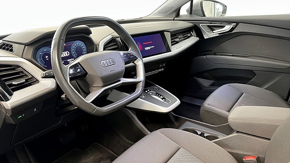 Audi Q4 e-tron 7 of 12