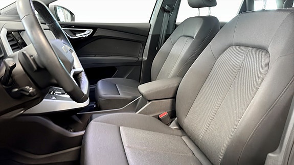 Audi Q4 e-tron 8 of 12