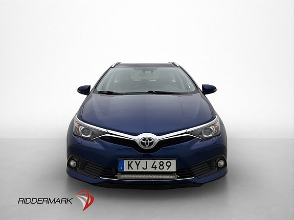Toyota Auris 2 of 27