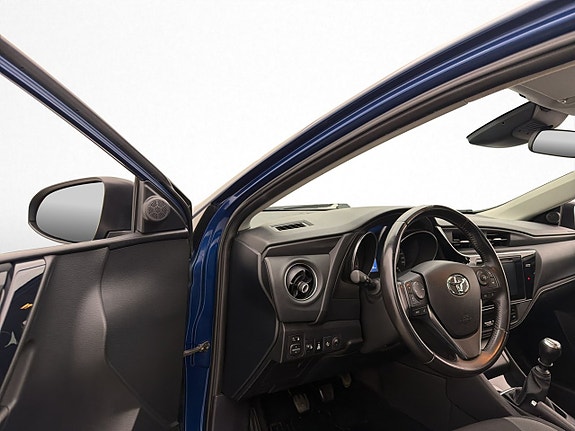 Toyota Auris 13 of 27