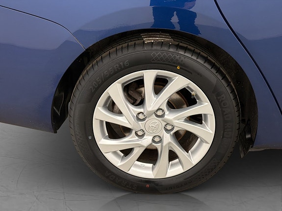 Toyota Auris 26 of 27