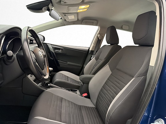 Toyota Auris 12 of 27