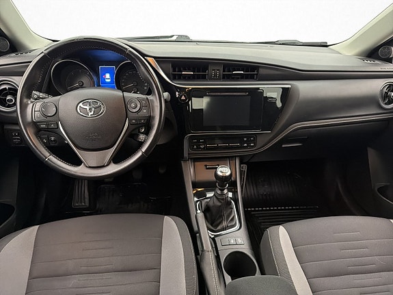 Toyota Auris 11 of 27