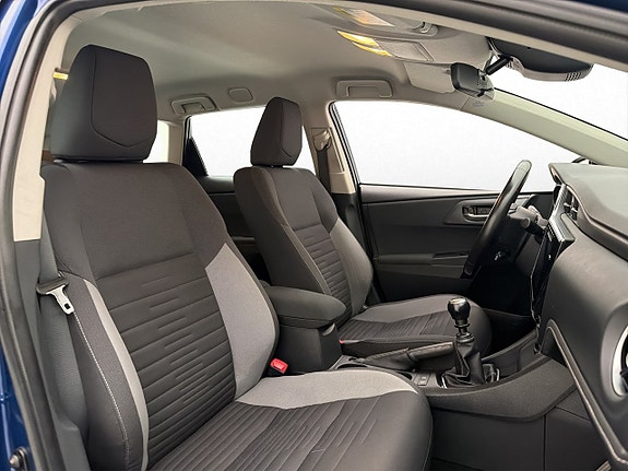Toyota Auris 21 of 27