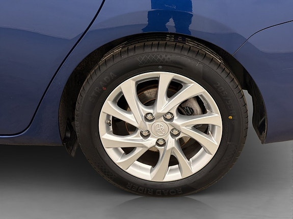 Toyota Auris 25 of 27