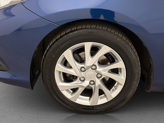 Toyota Auris 24 of 27