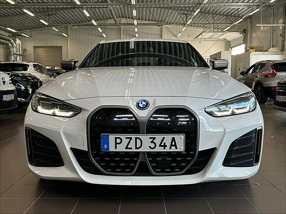 BMW i4 10 of 30