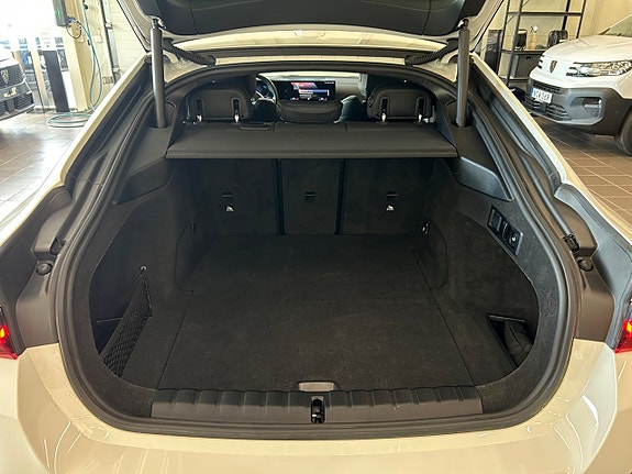 BMW i4 11 of 30
