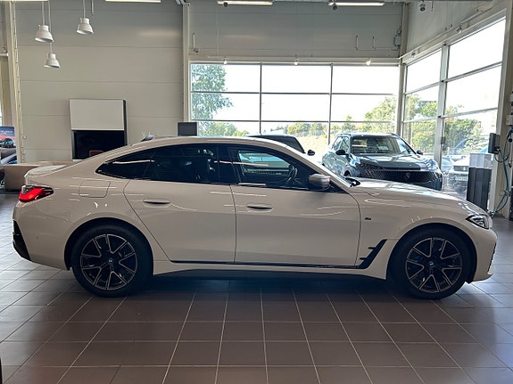 BMW i4 8 of 30