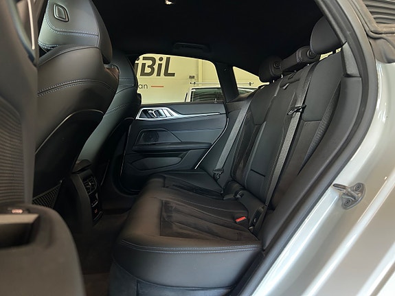 BMW i4 16 of 30