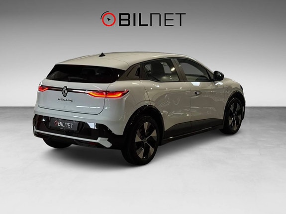 Renault Megane E-Tech 5 of 21