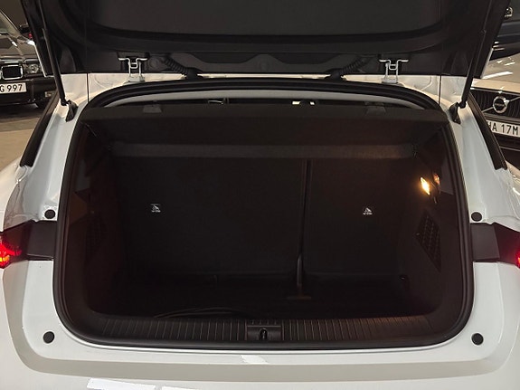 Renault Megane E-Tech 15 of 21