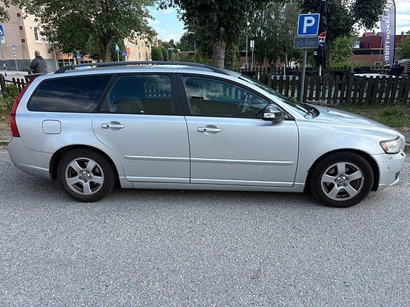 Volvo V50 2 of 4