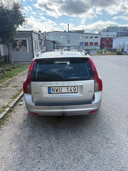 Volvo V50 3 of 4