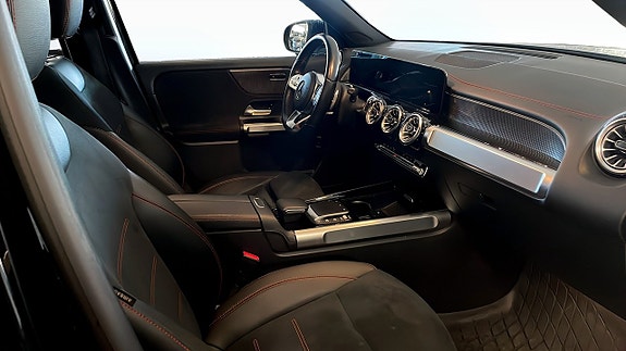 Mercedes-Benz EQB300 3 of 12