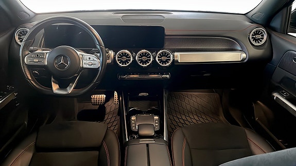 Mercedes-Benz EQB300 4 of 12