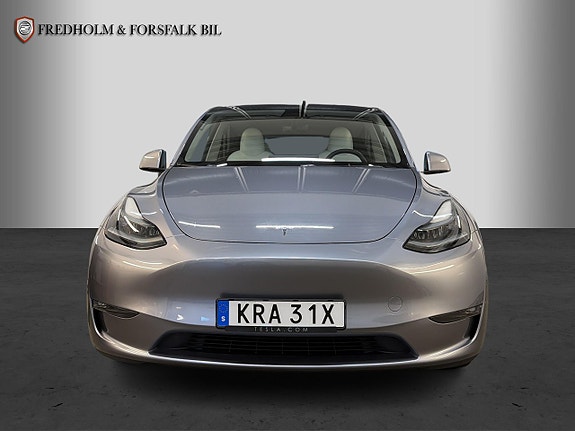 Tesla Model Y 7 of 30