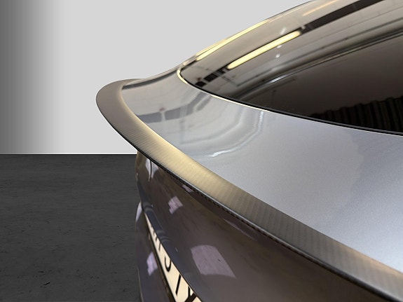 Tesla Model Y 22 of 30