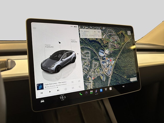 Tesla Model Y 28 of 30