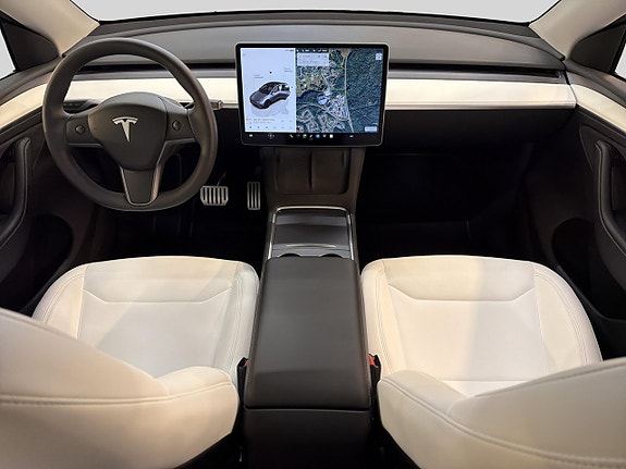 Tesla Model Y 12 of 30