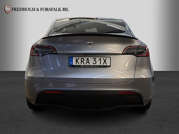 Tesla Model Y 4 of 30