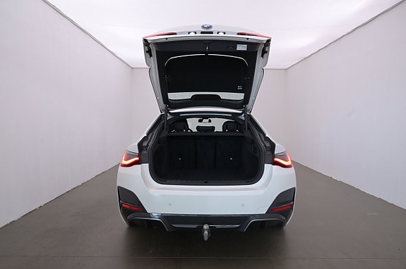 BMW i4 21 of 27