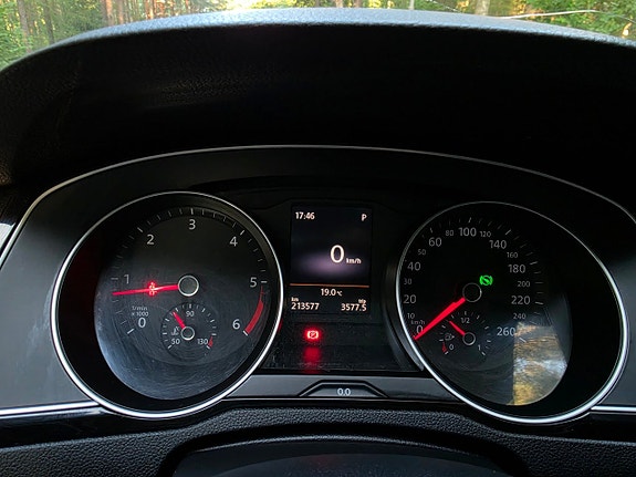 Volkswagen Passat 16 of 24